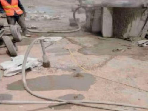 奉新水泥混凝土路面板底注浆技术 路面脱空注浆整治方案