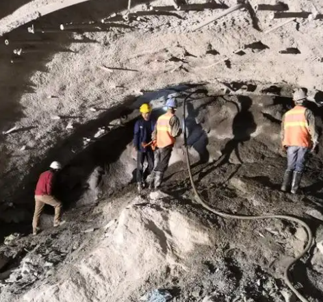 奉新拱顶带模注浆料的施工流程及注意事项